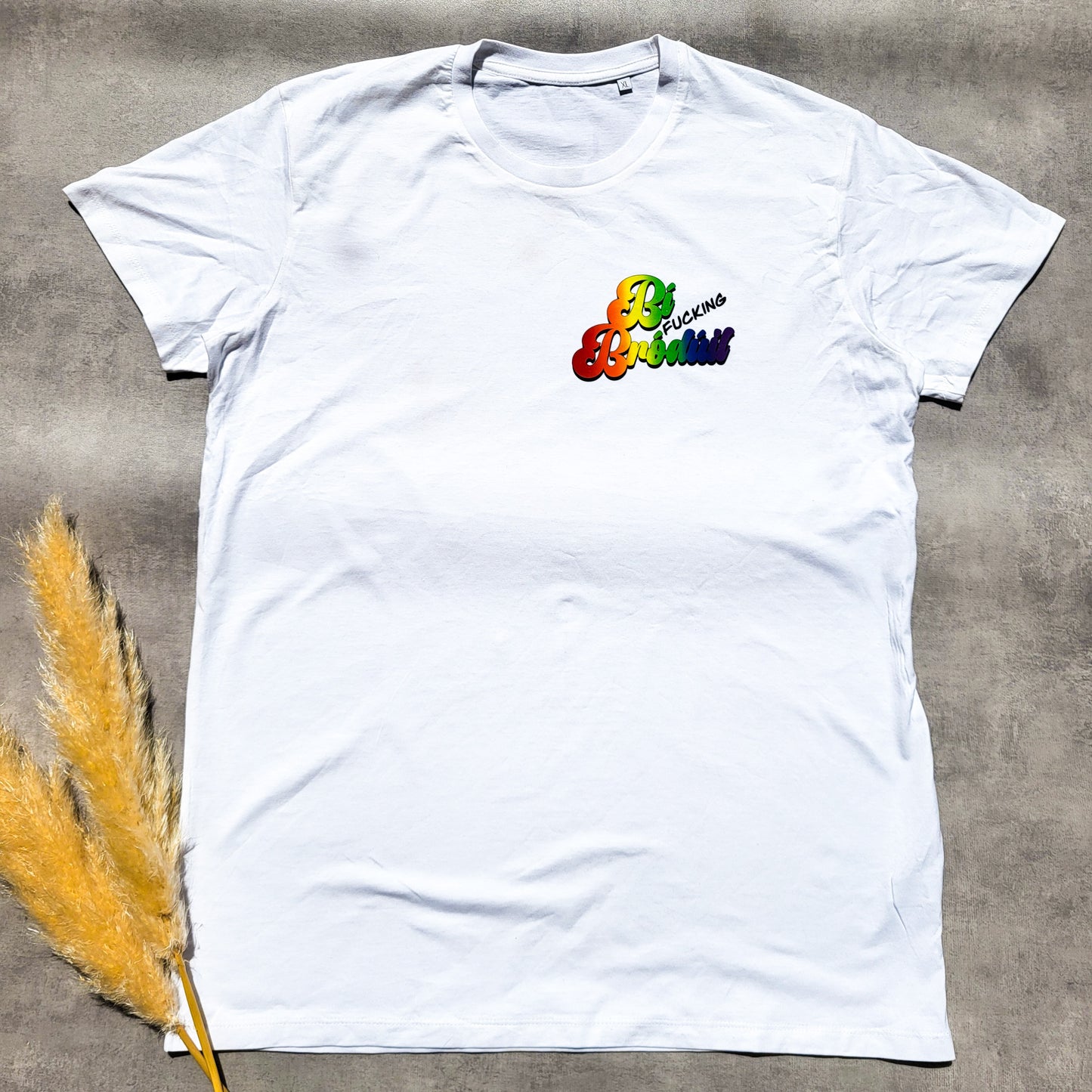 Bí fucking brodúil logo t-shirt