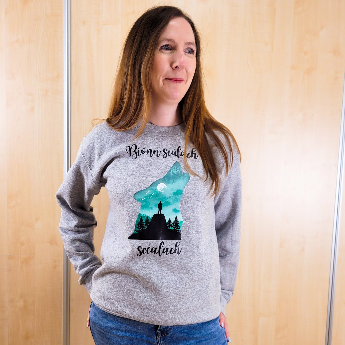 Siúlach Scéalach sweatshirt