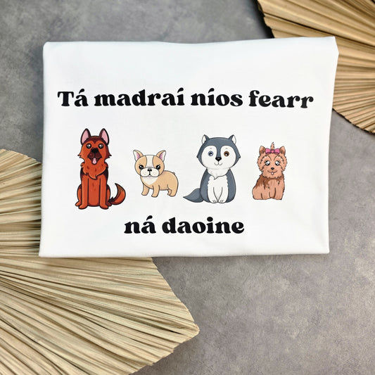 Is fearr madraí Tshirt